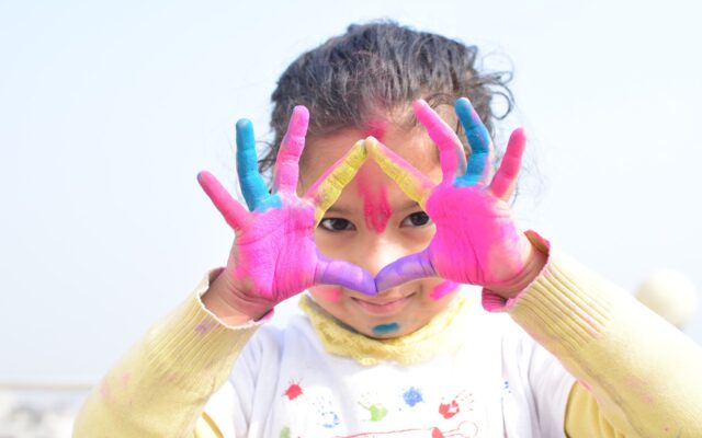 Enfant peinture